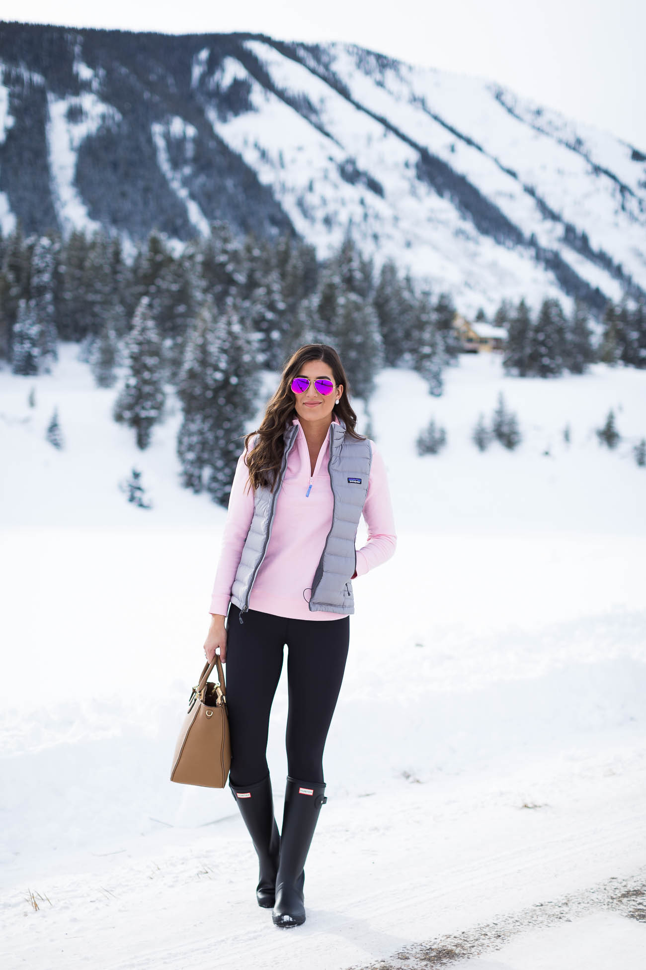 vineyard vines pullover, vineyard vines shep pullover, pink pullover, pink quarter zip, pink flash lens, pink ray ban mirror aviators, pink mirror lens, hunter tour packable boot, patagonia packable down sweater vest, crested butte colorado, winter style, winter fashion, winter outfit ideas // grace wainwright from a southern drawl