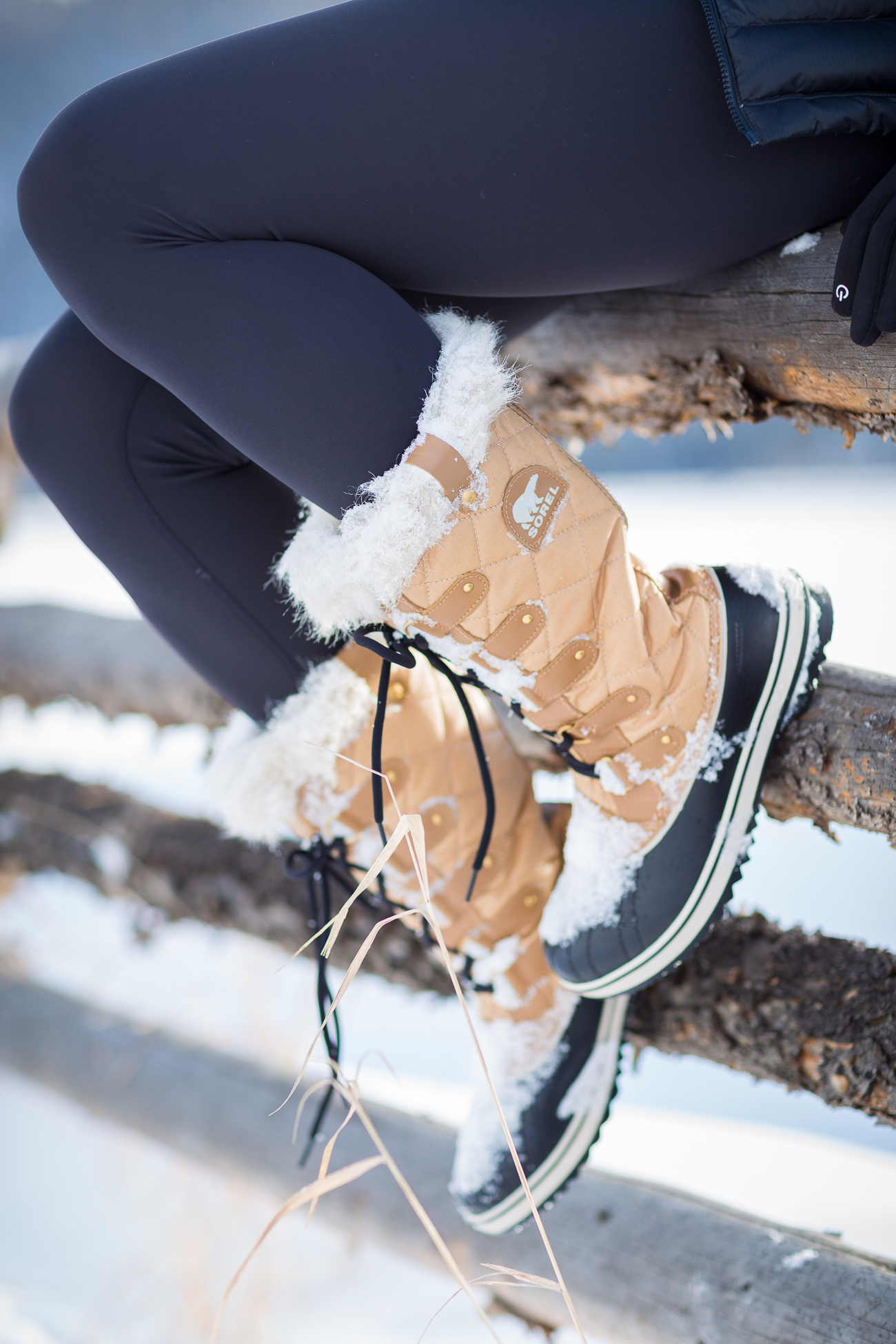 colorado, winter style, winter fashion, patagonia synchilla snap pullover, patagonia pullover, patagonia packable down jacket, sorel tofino boots, sorel style // grace wainwright from a southern drawl