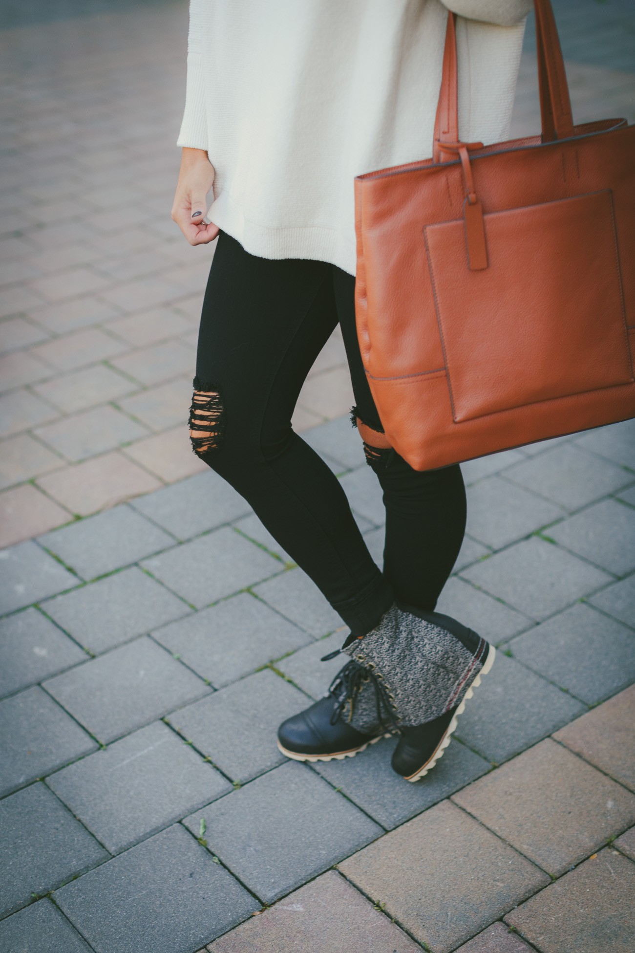 cozy mountain style, sorel wedge bootie, sorel style, free people turtleneck, free people slouchy tunic, free people turtleneck sweater, chunky turtleneck sweater, j.crew all day tote, southern fashion blogger, whistler canada, fall style, winter style, cute winter outfit ideas, mountain outfit // grace wainwright a southern drawl