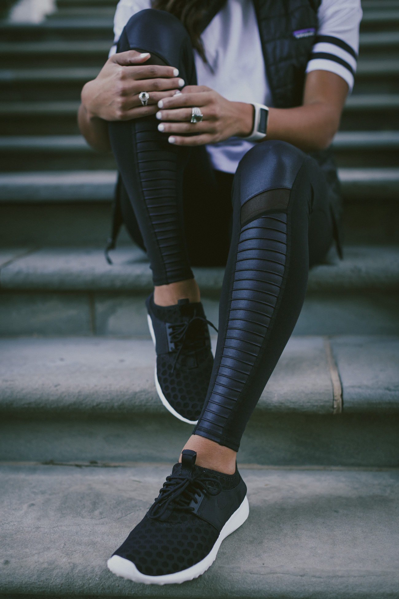 BELLES & DOORBUSTER* Moto Leggings in Burgundy – Belles and