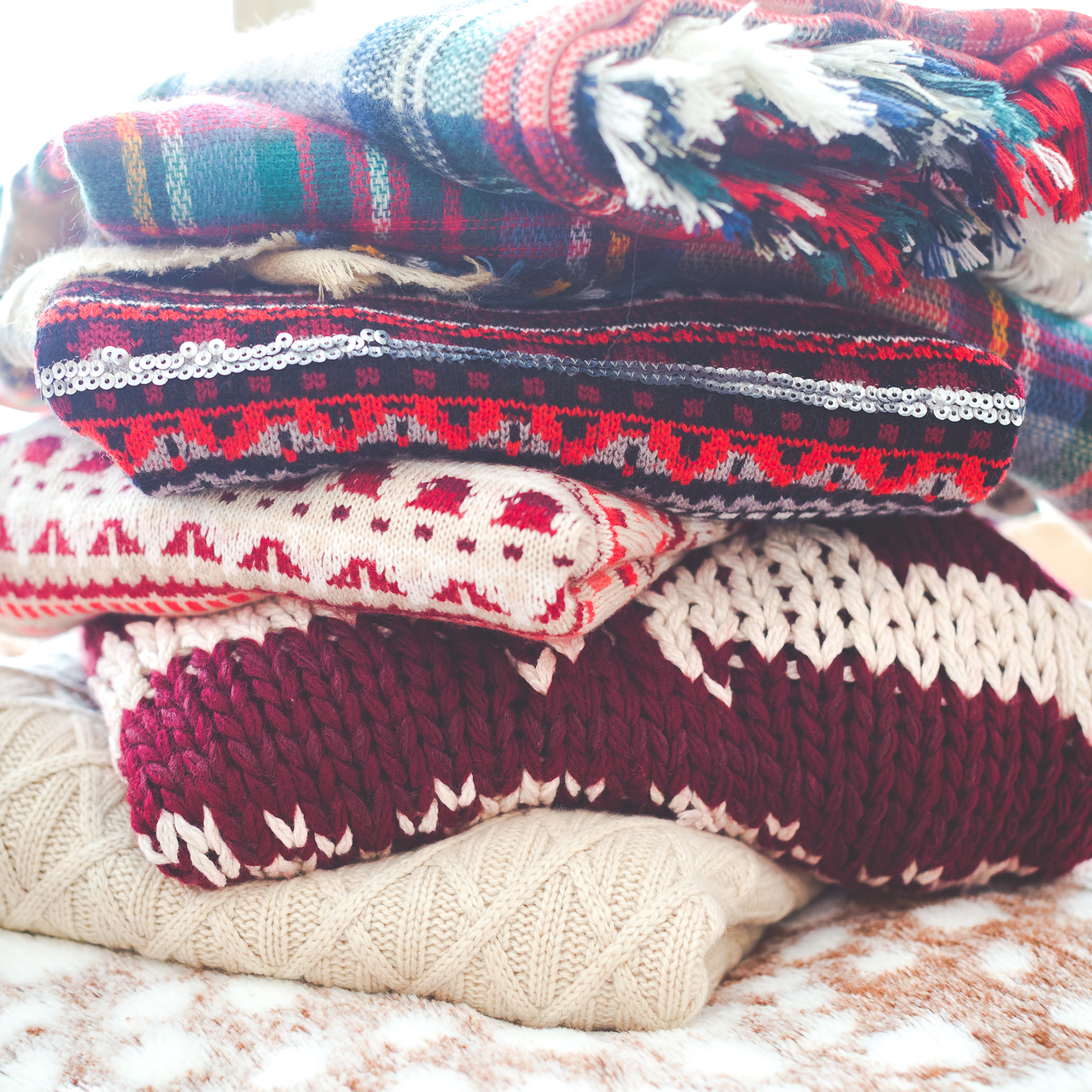 holiday outfits, christmas outfits, holiday sweaters, christmas sweaters, fair isle sweaters, holiday plaid, christmas plaid, christmas tartan, holiday gift ideas, fair isle sweater, hunter boots, christmas decorations, christmas gift ideas, holiday gift guide, christmas presents, the holiday shop, what to buy for christmas // grace wainwright a southern drawl