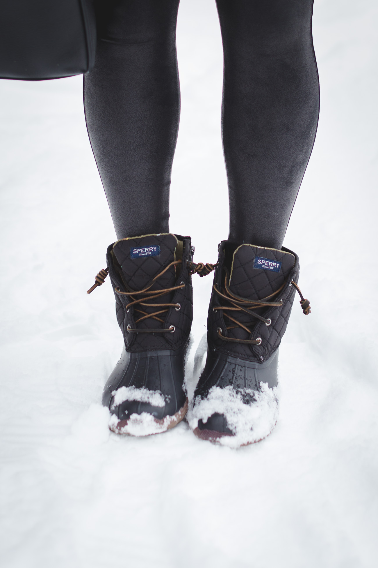 plaid fleece cardigan, abercrombie cardigan, winter style, winter fashion, vail style, colorado style, outfit for vail, outfit for snow, snow outfit, mirror aviators, sperry duckboots, bean boots, sperry duck boots // grace wainwright a southern drawl