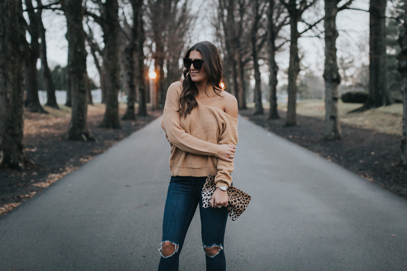 twist sweater, backless sweater, neutral sweater, free people busted skinny jeans, hinge booties, affordable booties, busted distressed skinny jeans // grace wainwright a southern drawl