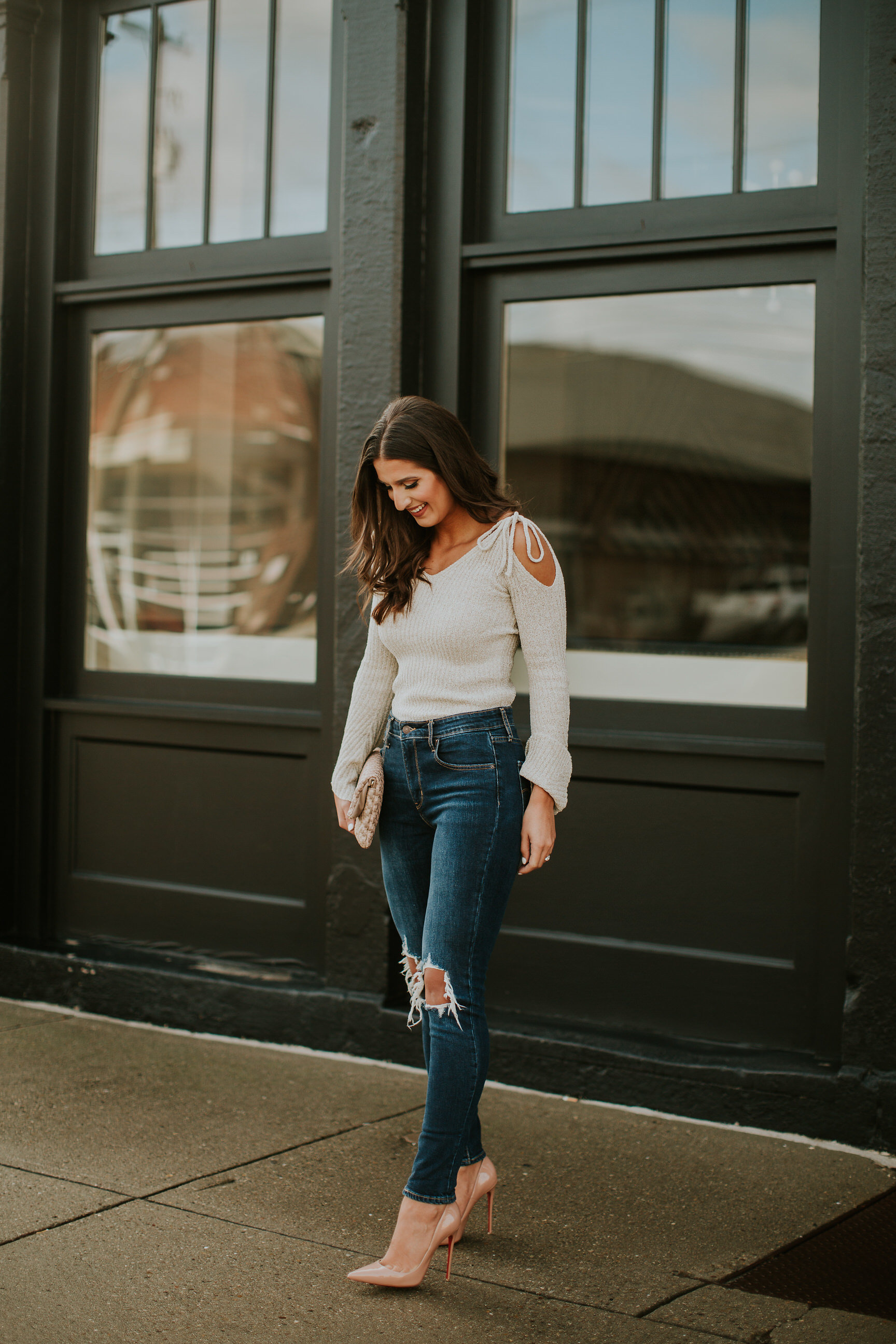 cold shoulder sweater, lilly pulitzer clutch, lilly pulitzer ibiza clutch, levis jeans, levis 721 high rise skinny jeans, cold shoulder top, cold shoulder sweaters, spring style, spring fashion, affordable outfit, affordable spring outfit // grace wainwright a southern drawl
