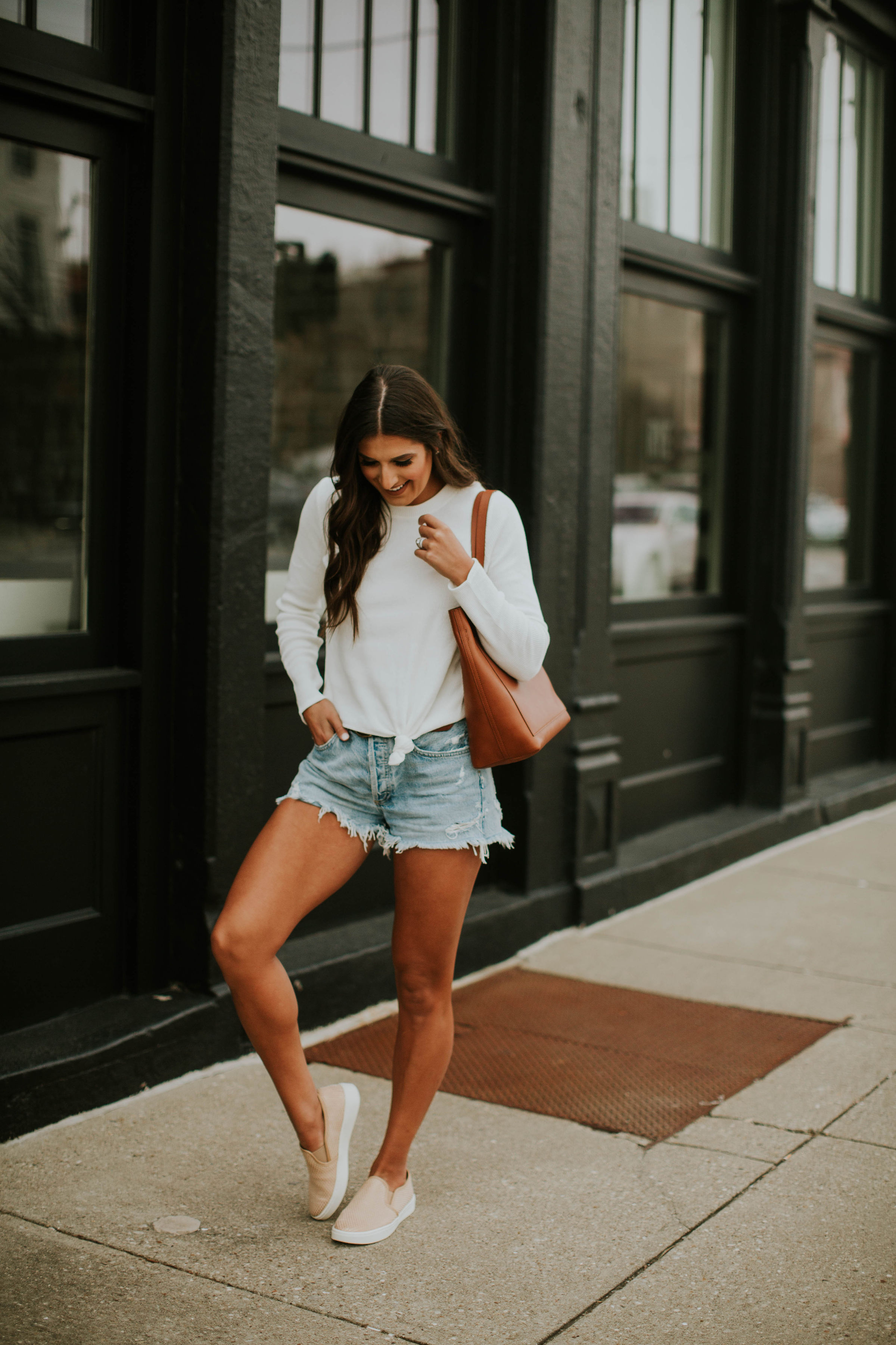 knotted top, denim cutoffs, cutoff shorts, knotted front tie top, madewell top, madewell style, slip on sneakers, vince sneakers, madewell transport tote // grace white a southern drawl