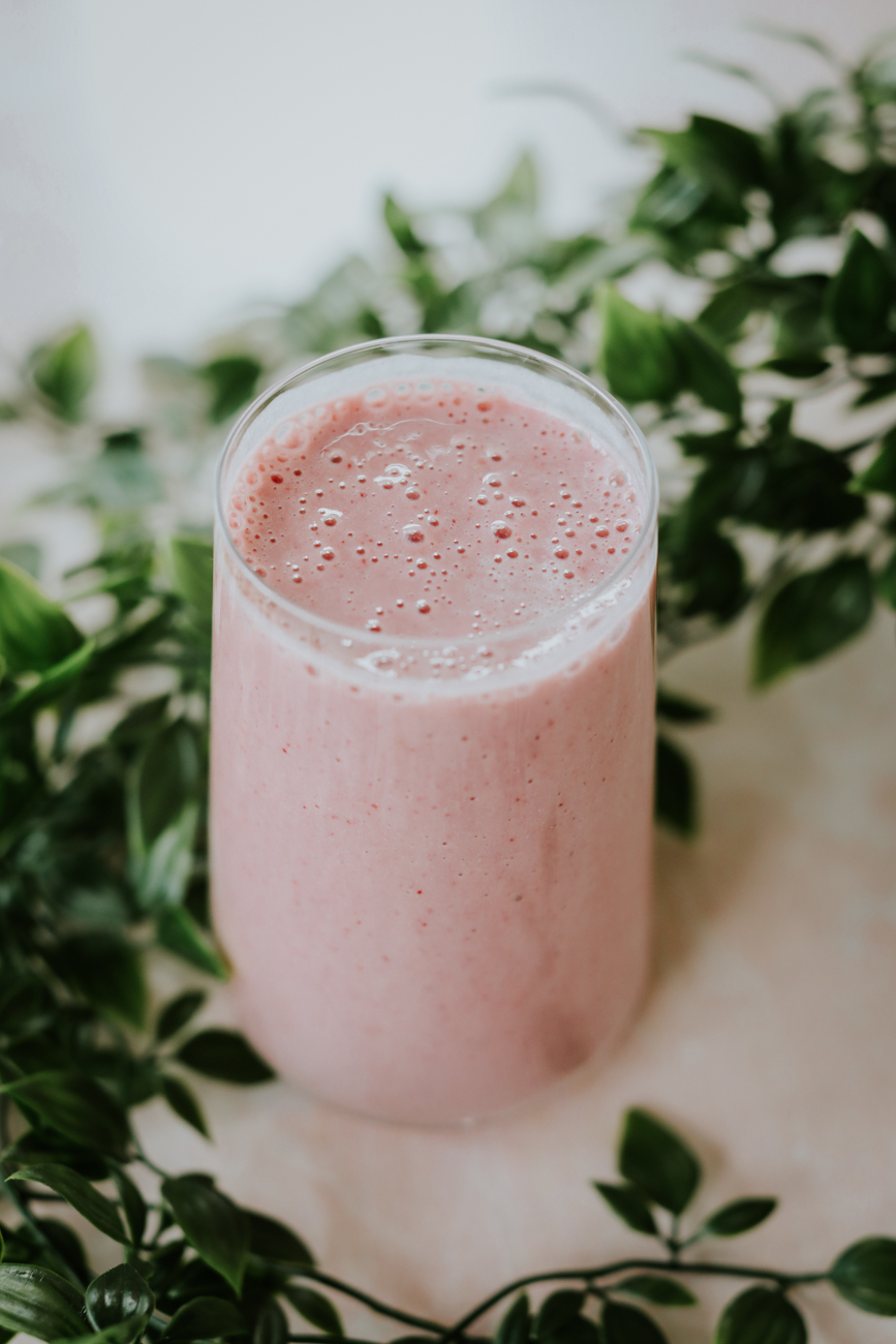 strawberry banana protein shake, strawberry banana smoothie, strawberry smoothie, healthy smoothie recipe, healthy protein shake recipe // grace white a southern drawl recipes