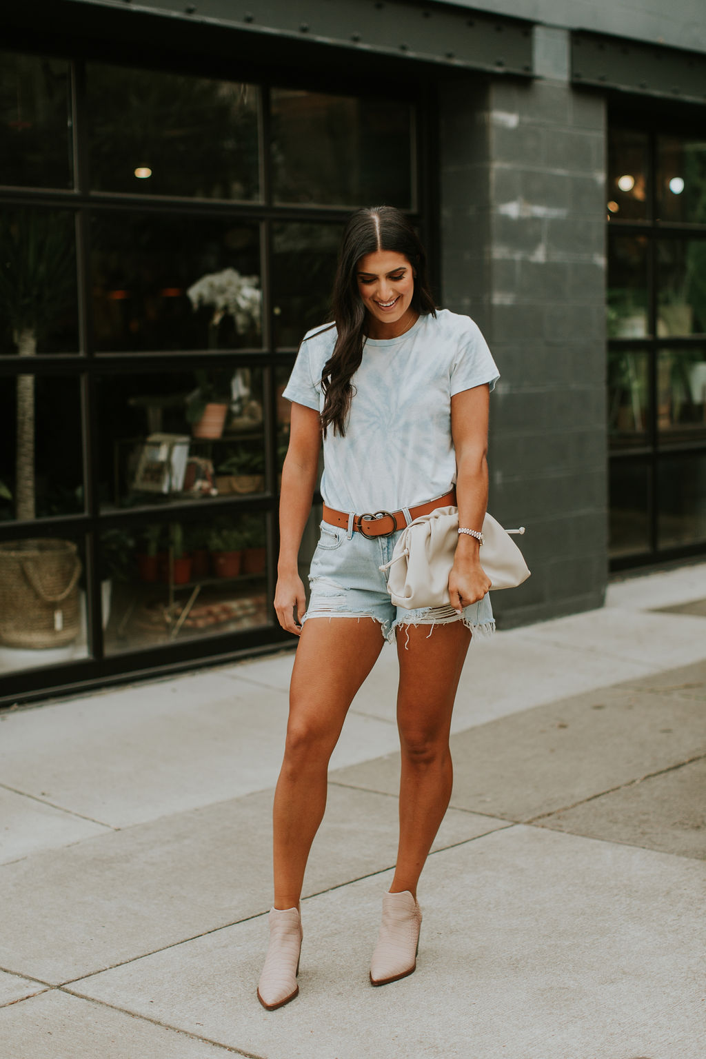 tie dye shirt, 8 things to do before 8 am, morning routine, morning tips, lifestyle tips, productivity tips // grace white a southern drawl