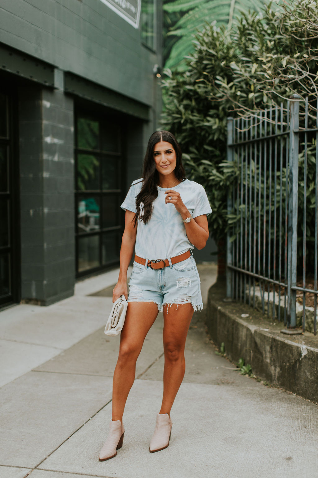 tie dye shirt, 8 things to do before 8 am, morning routine, morning tips, lifestyle tips, productivity tips // grace white a southern drawl